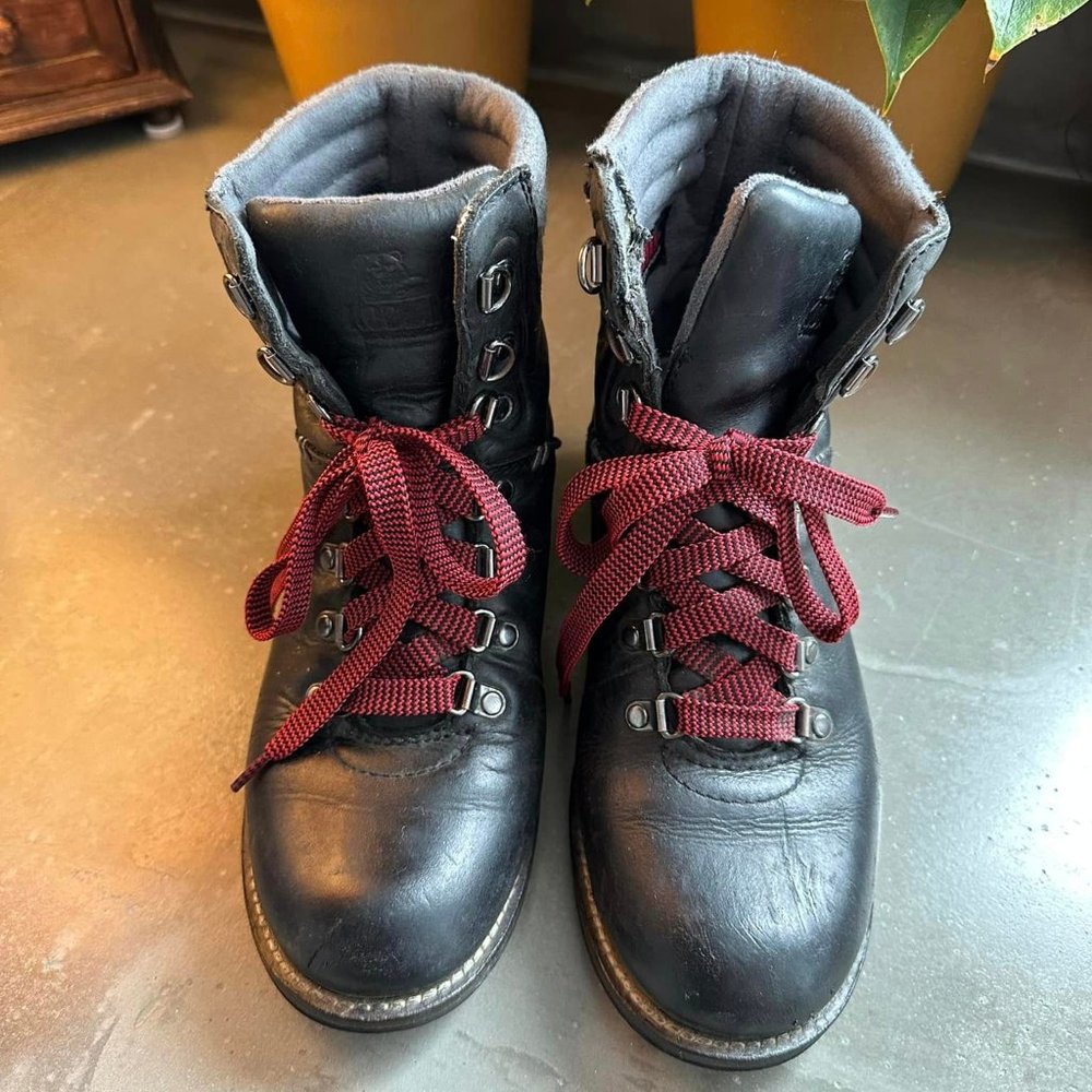 REPOSHING KODIAK Hiking Boot size 6 *with dog chew details, see photo